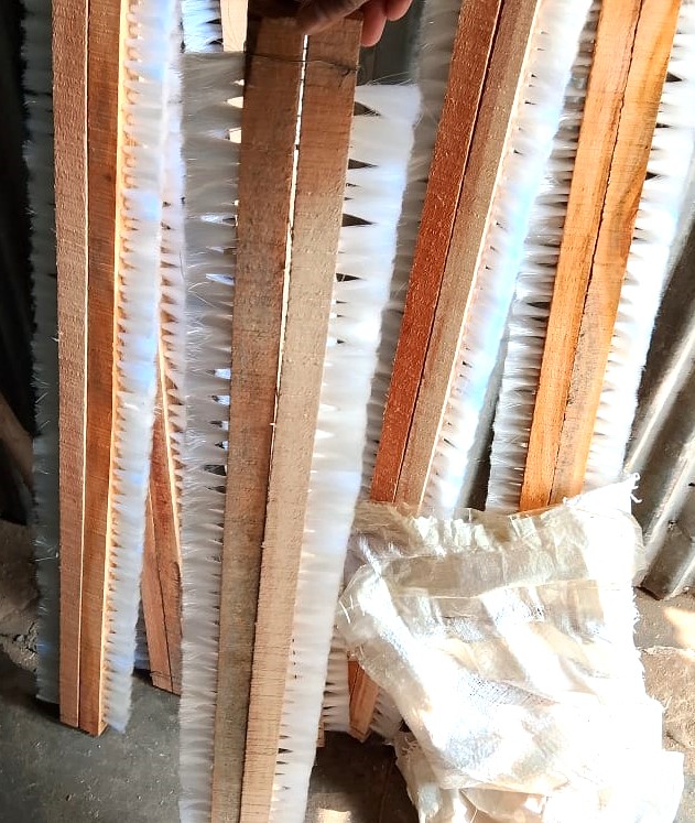 Brush, L-40 inch, Wide-2 inch, 4 line Jumbo size.