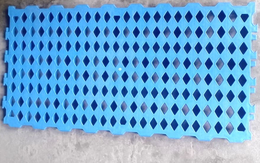 Plastic Heavy Flour Mat, Size: 40*20*1.25 inch with blue color.