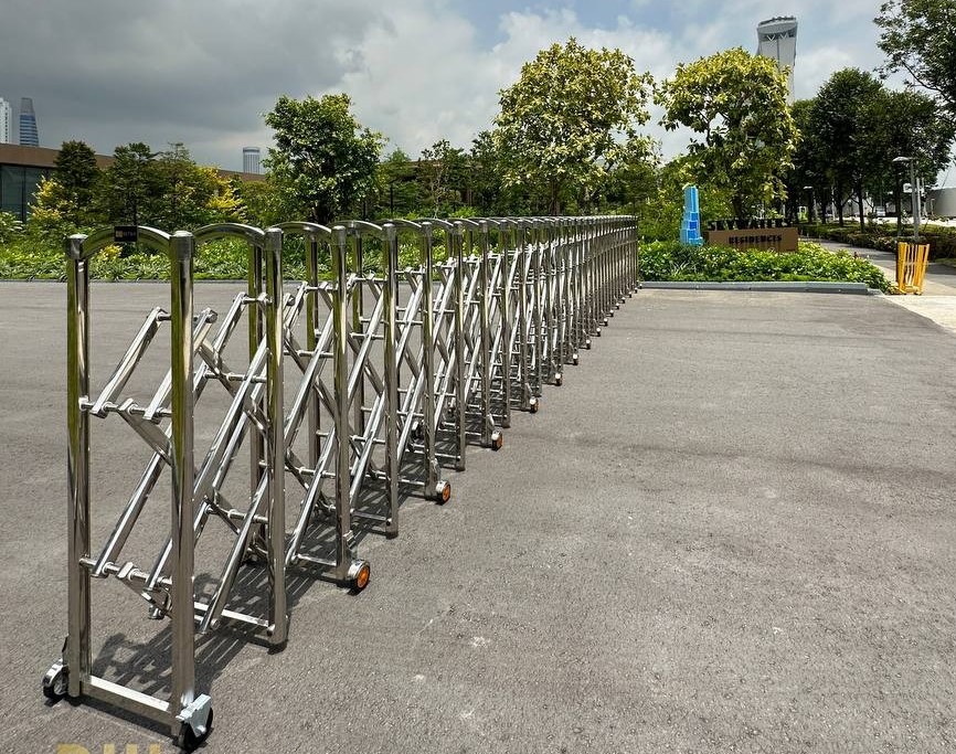 Retractable-folding-collapsible-gate with-SS Pipe 304 Industrial Grade, 316 Industrial Grade, Process ,Normal or Shining Pipe.